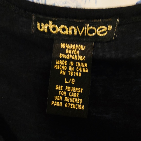 Beautiful black beaded tee-shirt - Picture 3 of 3